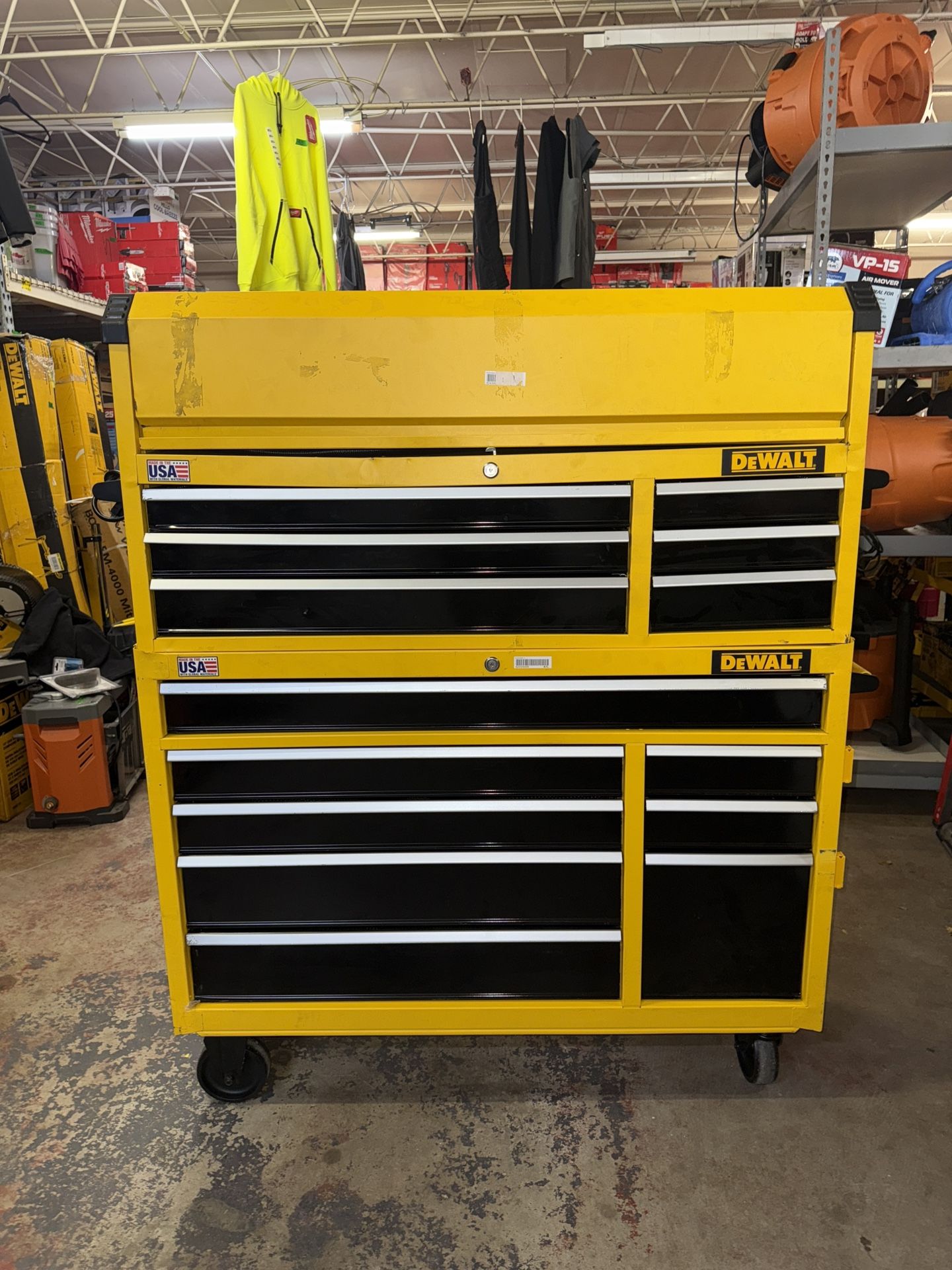 DeWalt 52 in Rolling Tool Chest