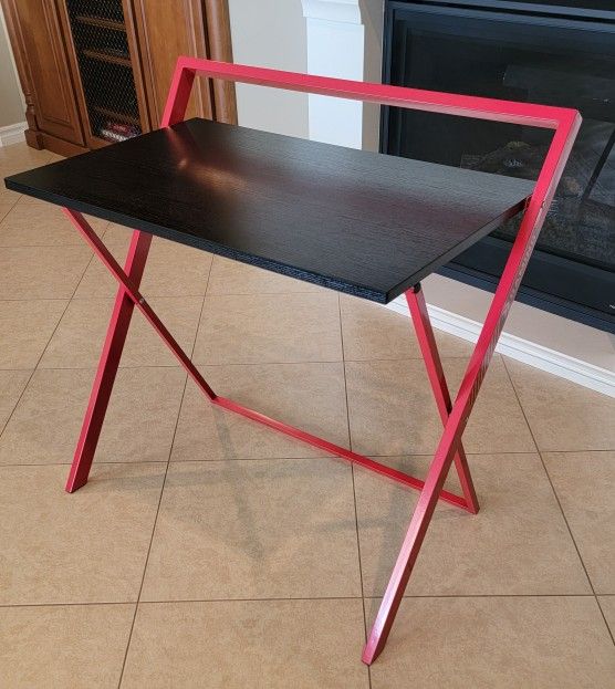 Video Game Desk (Like New)