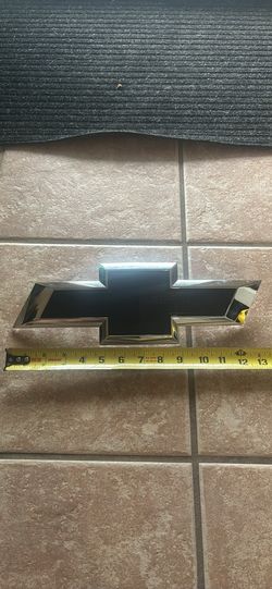 GM Chevrolet front grille emblem