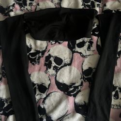 black crop top w sleeve