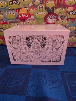 Ivory Lady Dicewinder Deck Box produced by Mana Moon.