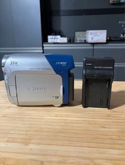 Canon ZR800 MiniDV Camcorder Camera