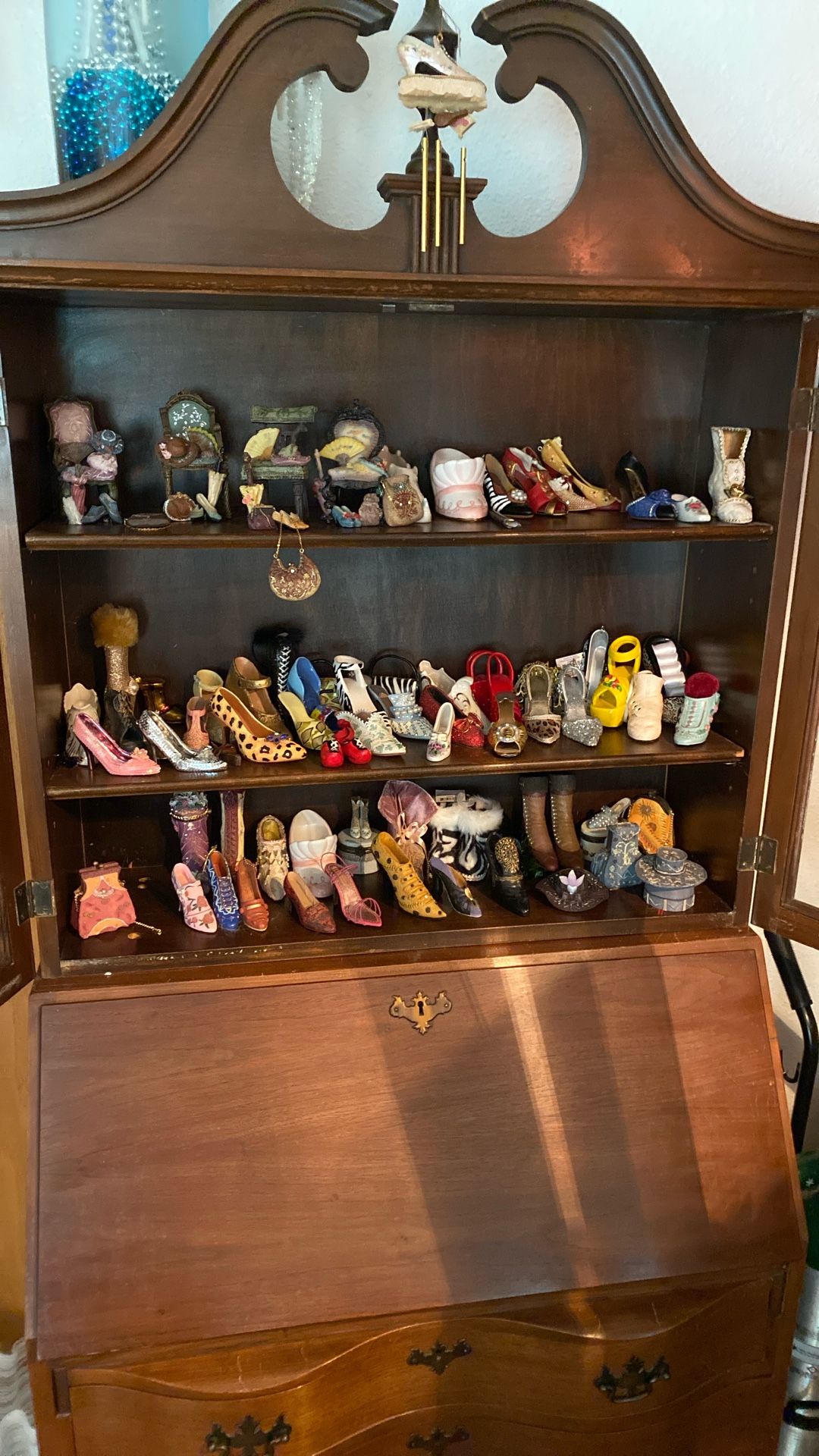 Antique ShoesPurses And Hats