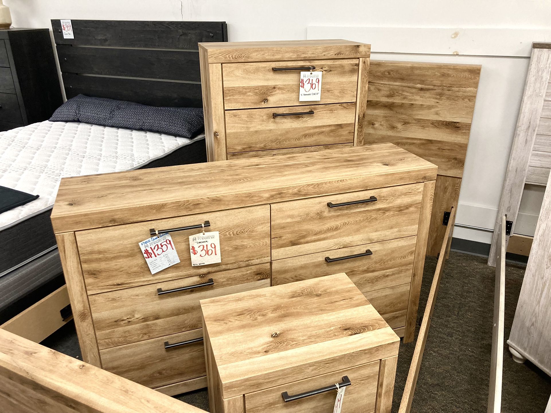 New Queen Bedroom Set — SPECIAL