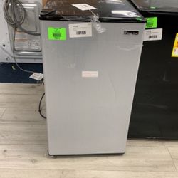 MAGIC CHEF HMR440SE Mini Fridge IYUY