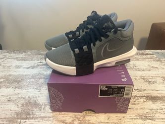 Nike LeBron Witness VIII Basketball Shoes