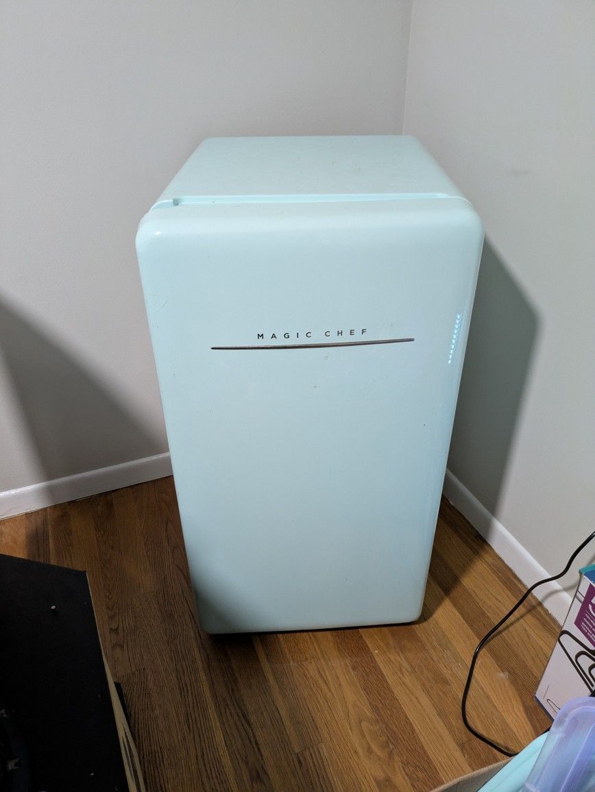 Magic Chef Mini Refrigerator