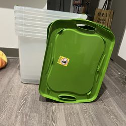 6 container with lids-new