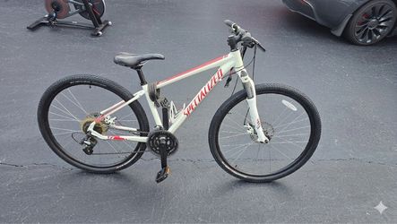 Specialized Crosstrail Disc Men’s Hybrid Mountain Bicycle