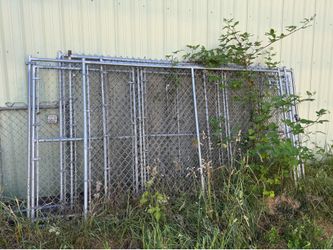 Kennel Fencing w/3 doors