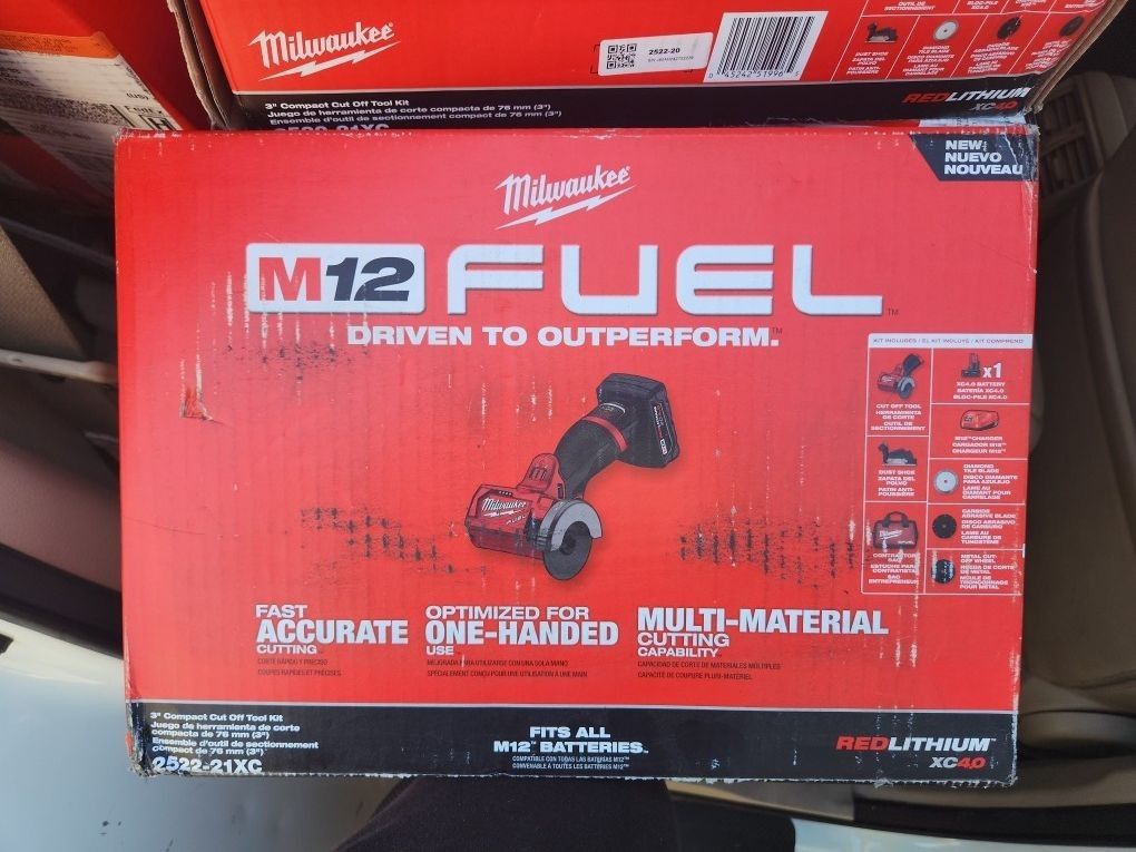 Milwaukee
M12 FUEL Cut Off Saw Kit w/4.0 Ah Batt Charger (New)