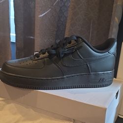 AIR FORCE 1 TRIPPLE BLACK BRAND NEW IN BOX!! 