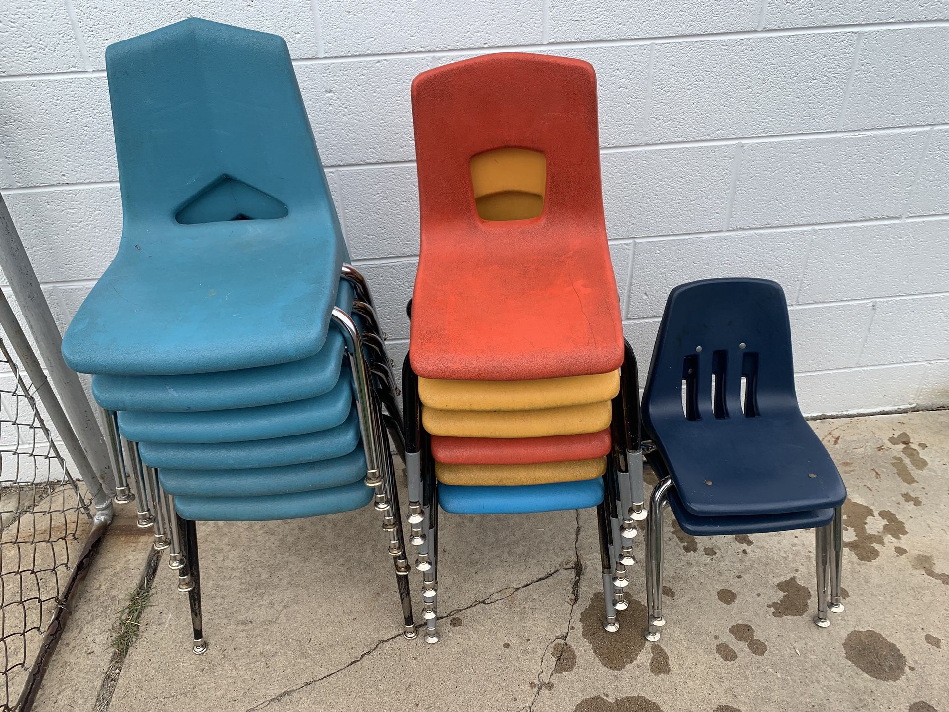 14 Kids Stackable Chairs 