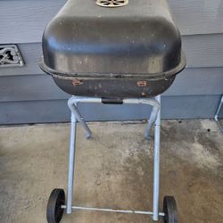 Small barbecue grill in good condition