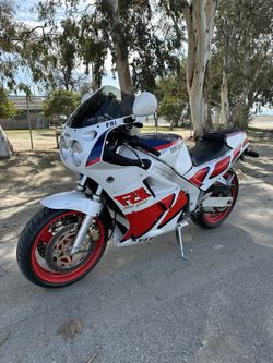 1987 Yamaha FZR1000