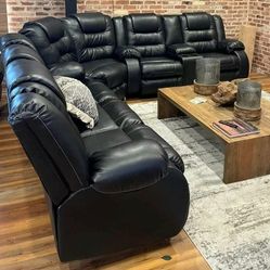 VACHERIE BLACK RECLINING SECTIONAL