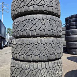 35x12.50/18 Nitto vendo un set de llantas usadas excelente condiciones de vida las 4 ✅🤩I am selling a set of used tires, all 4 in excellent living co