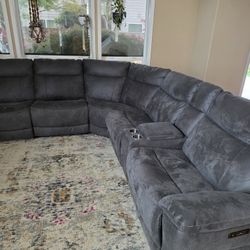 Large Sectional With Power Recliners