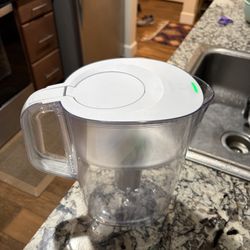 Brita Water Pitcher + 2 Filters 