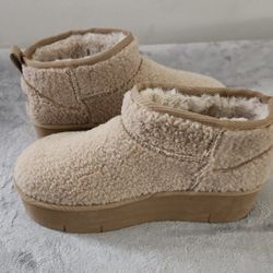 Rock & Candy Sherpa Platform Slip-On Ankle Boots Size: 8.5 Color: Beige 