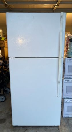 GE White Top-Freezer Refrigerator