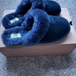 navy blue slipper uggs