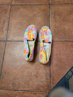 Size 7 And Half Women's Canvas Shoe