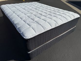 Queen Royal Bamboo Supreme Mattress and Boxspring!