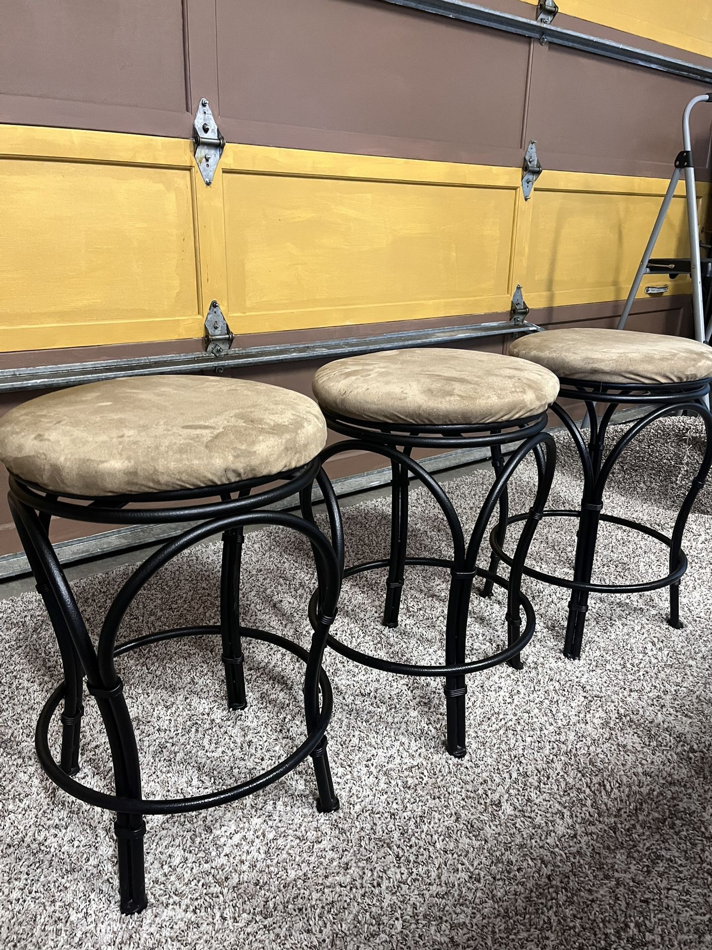 24β Padded Bar/Counter Swivel Stool