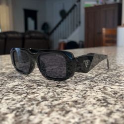 Designer Sunglasses – Black Rectangle Frame