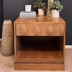 Midcentury End Table / Side Table