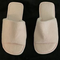 NEW Women’s Pink Slippers