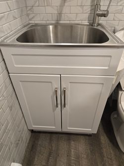 Bathroom Vanity, Mirrored Medicine Cabinet, faucet