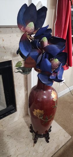 Vase With Stand And Decorative Flowers