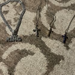 Iced Out KING Chain + 3 Cross Necklace set