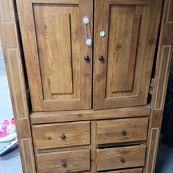 Cabinet/ Armoire 
