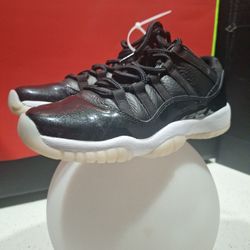 JORDAN 11   72/10  Size 7y