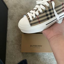 Burberry Shoes 