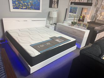 Perfect bedroom set! Easy financing! 👏💜✨