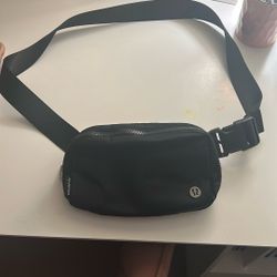 lightly used lululemon belt bag 