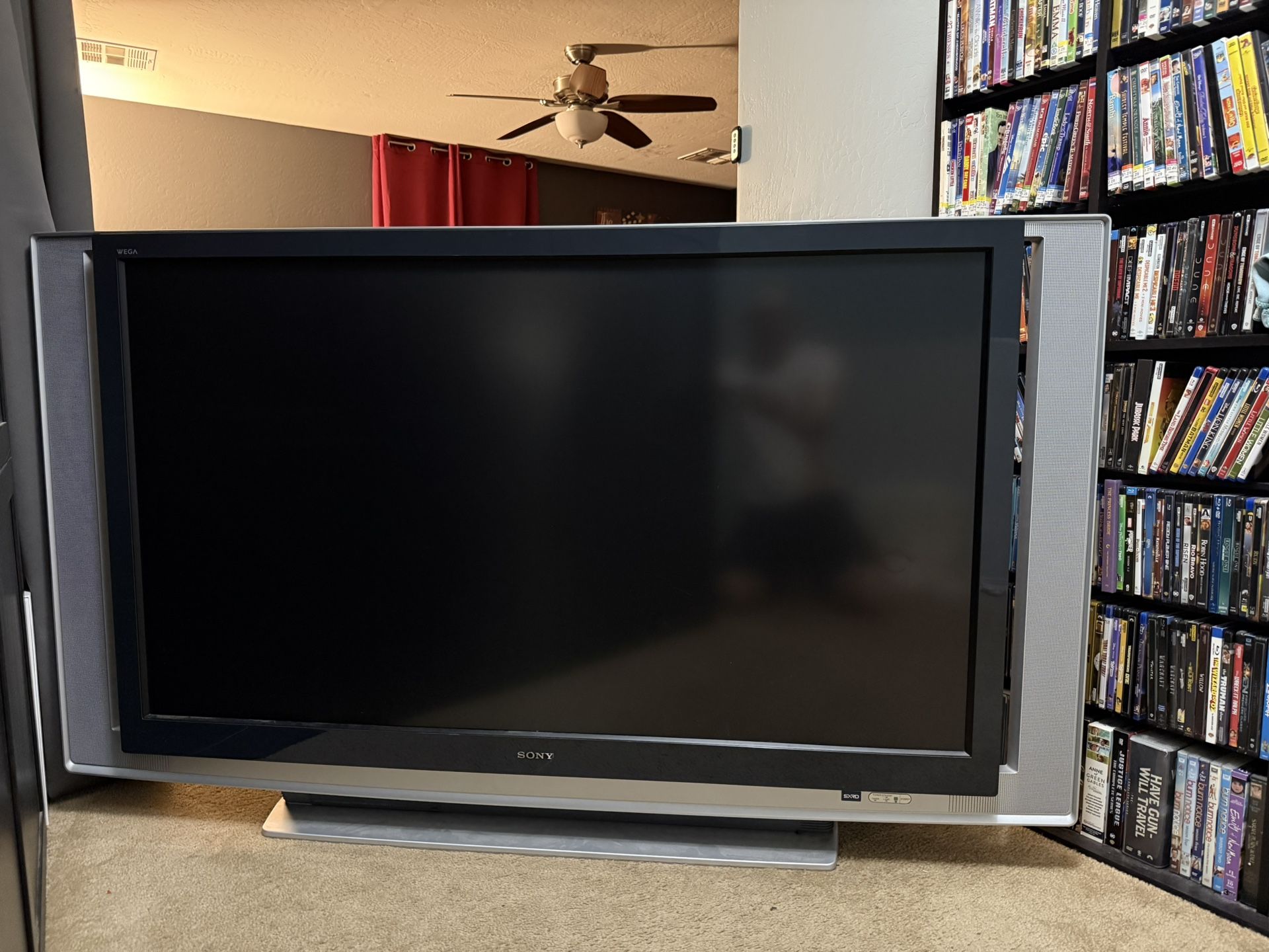 Sony KDS-R60XBR1 60″ Grand WEGA SXRD 1080p Rear-Projection HDTV