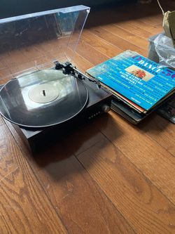 Vitrola.   3-in- 1. Bluetooth Record