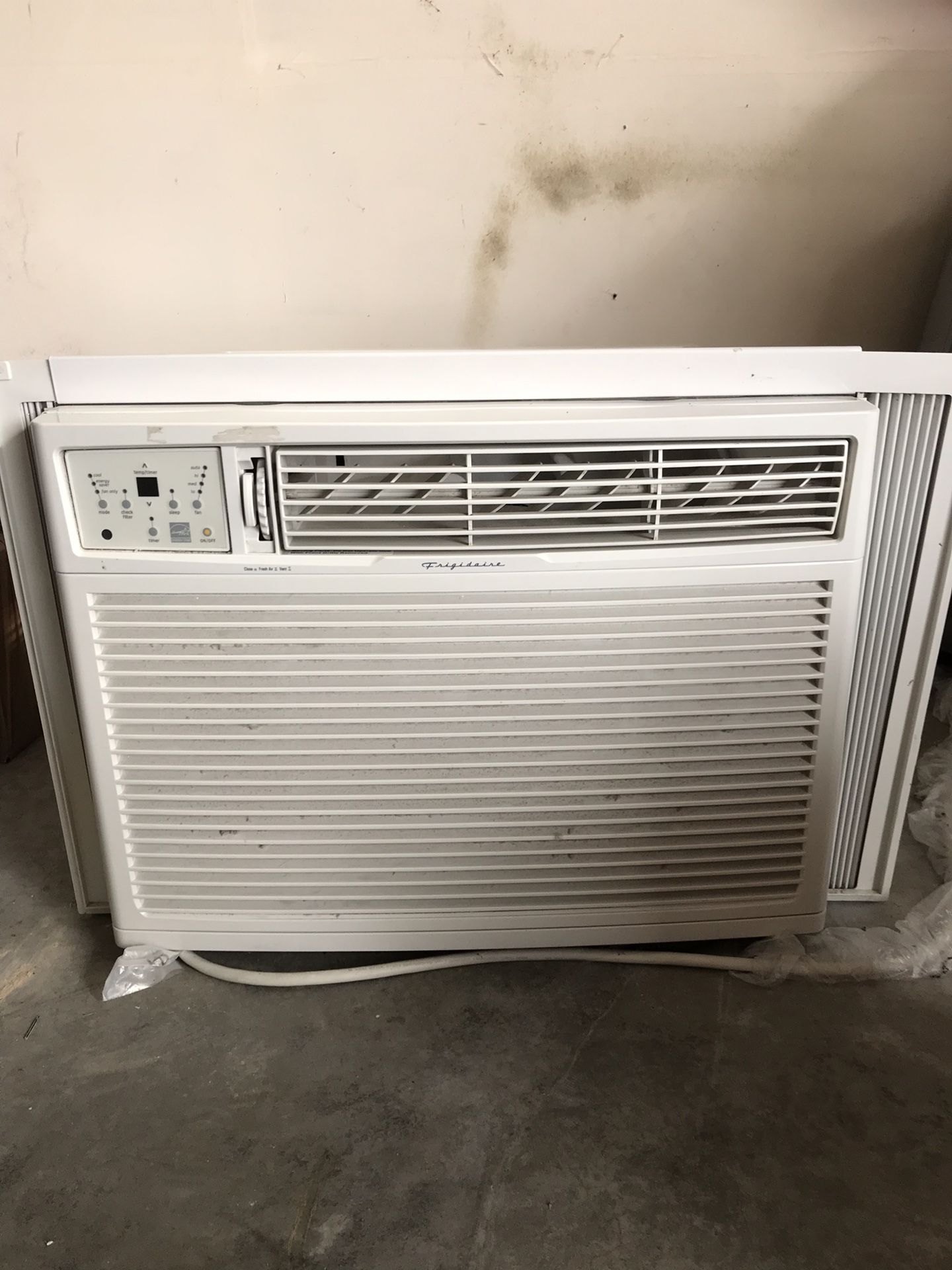 Frigidaire wall air conditioner - 15000 BTU