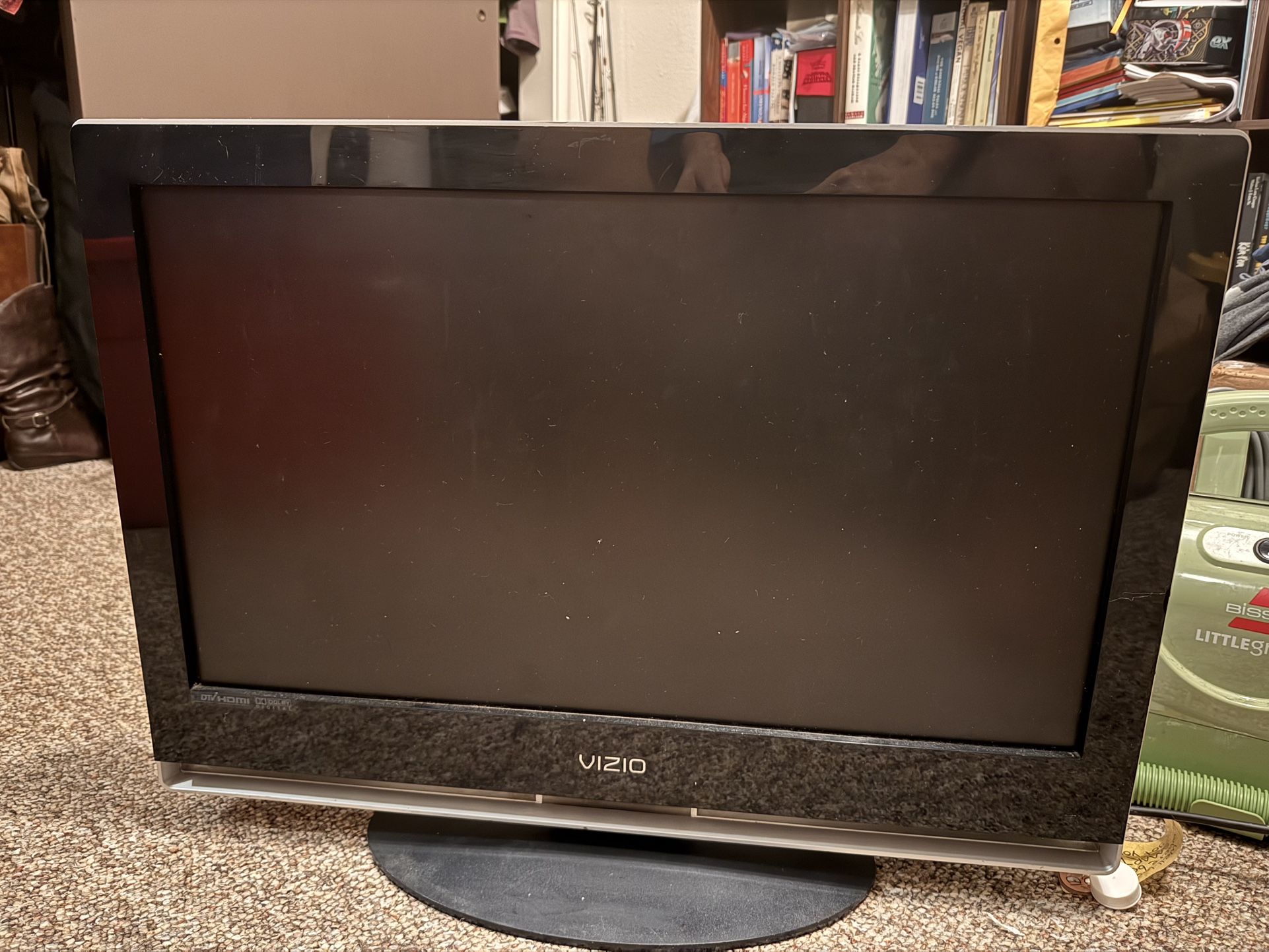 26in Vizio tv VW26L HDTV 20F