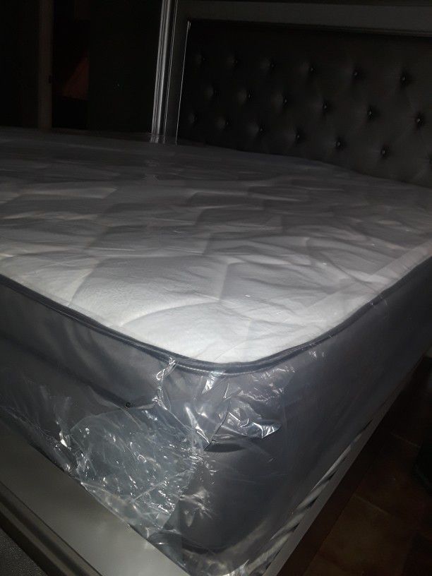 Pillow top king size mattress only $299.99 free delivery available 