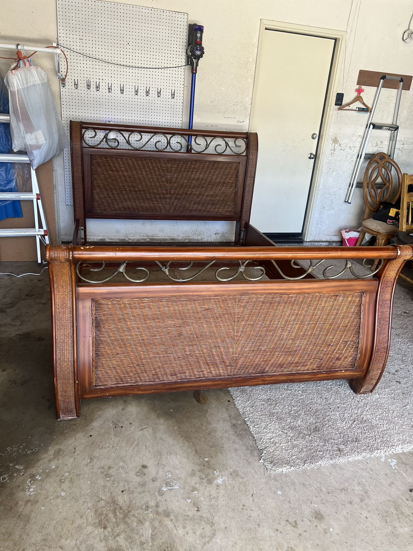 Bed Frame Queen size 