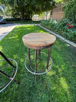 2 Barstools