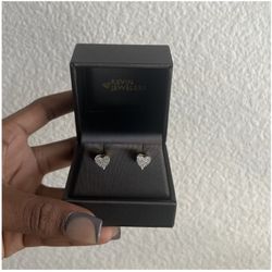 white gold heart shaped diamond earrings 