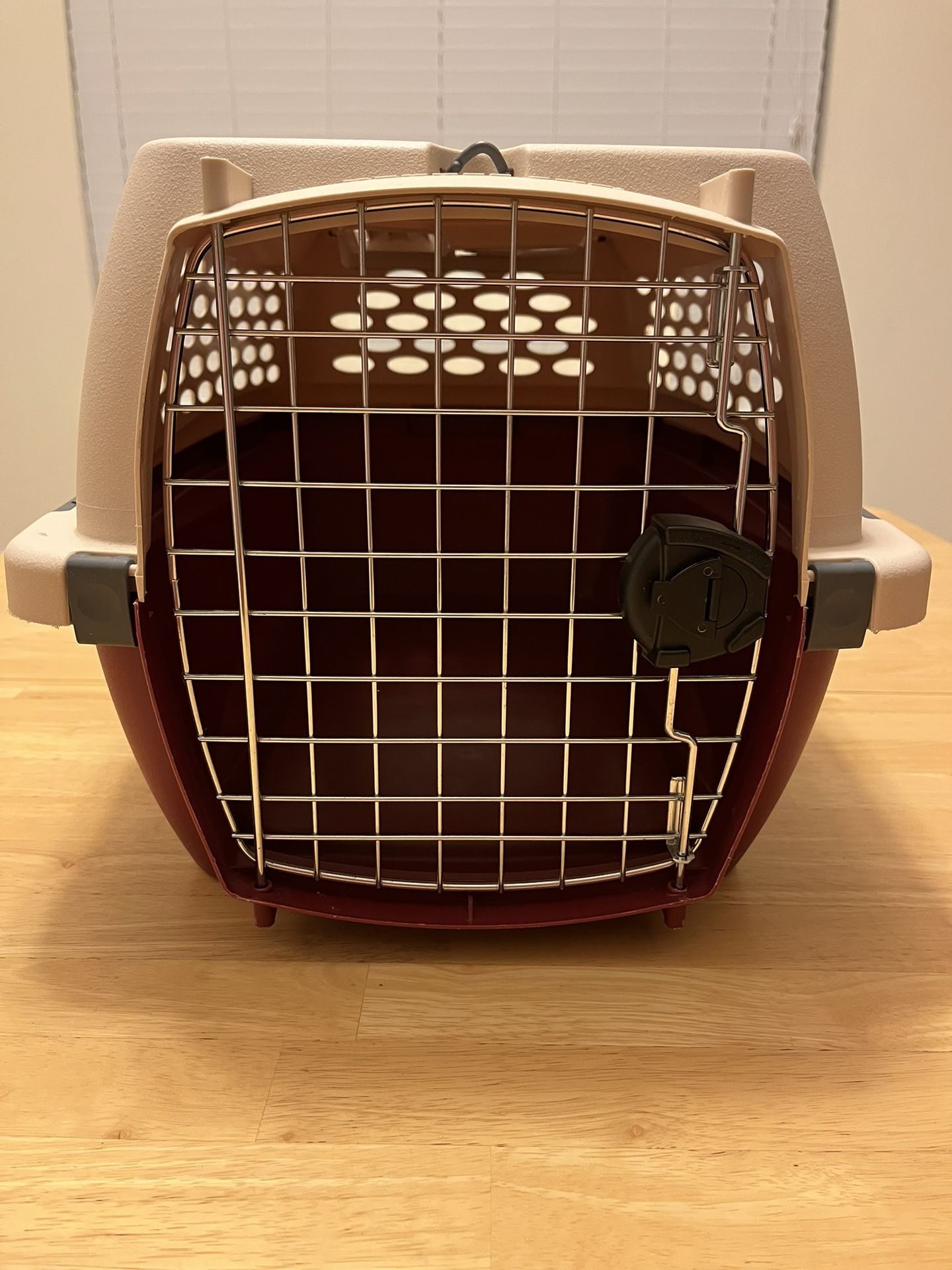 Petmate Kennel Cab, Pet carrier.