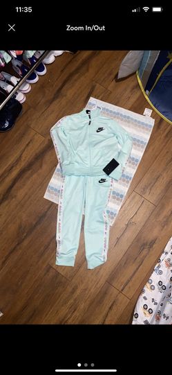 NWT Nike Size 6